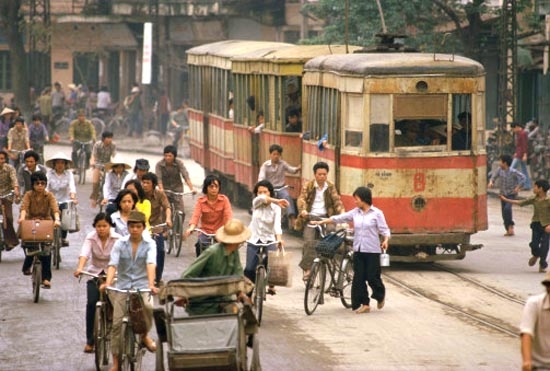 Tàu điện ở Hà Nội.             Ảnh: Internet