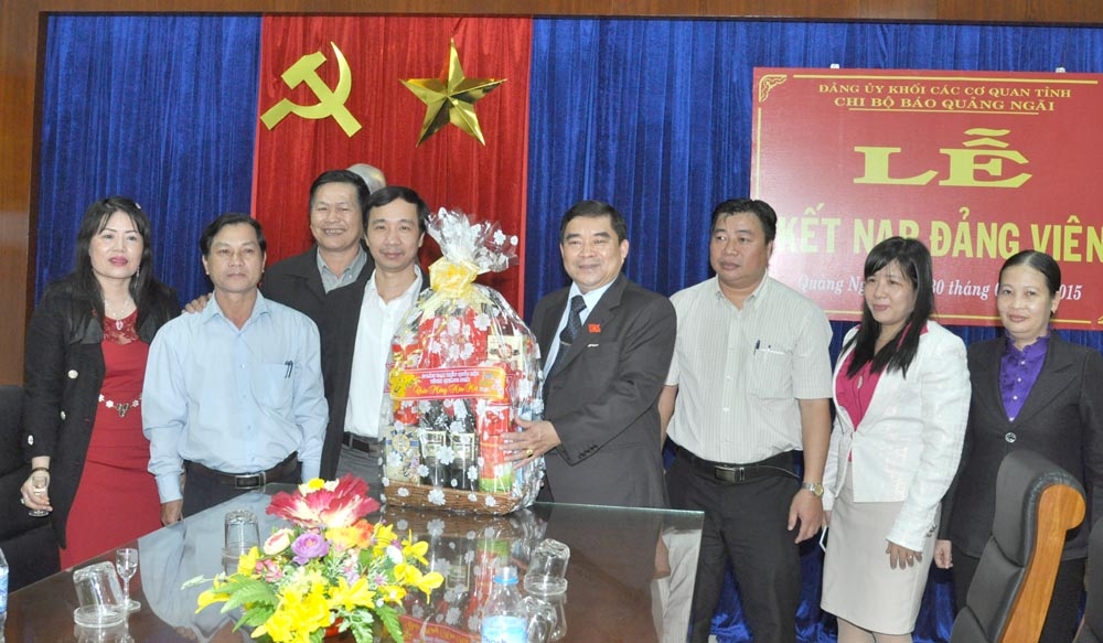 Đoàn đại biểu Quốc hội tỉnh chúc Tết báo Quảng Ngãi.