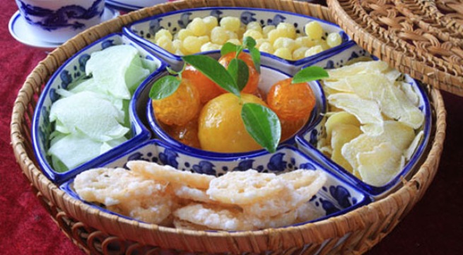Mứt Tết là món ăn truyền thống không thể thiếu trong mỗi gia đình người Việt. Mứt là các thực phẩm dinh dưỡng vì có chứa nhiều thành phần tốt cho cơ thể, tuy nhiên khi sử dụng cũng phải rất lưu ý đặc tính nhiều đường của mứt.