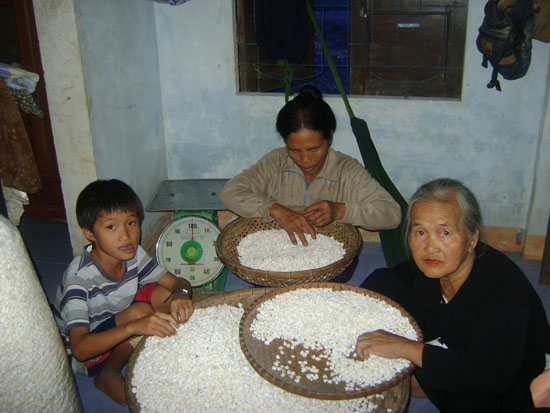  Nghề làm bánh nổ truyền thống ở xã Bình Chánh (Bình Sơn)