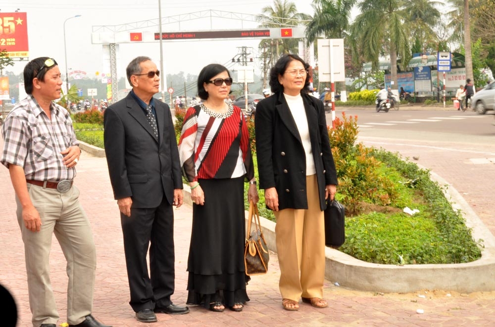 Ông Mai Bích (65 tuổi) và vợ Trần Thị Bích Liên (60 tuổi), kiều bào Mỹ torng lần trở về quê đón Tết Ất Mùi 2015.