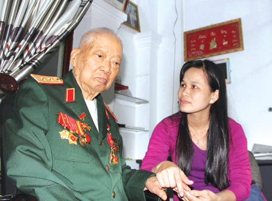  Trung tướng Nguyễn Đôn đang hồi tưởng về cuộc Khởi nghĩa Ba Tơ. Ảnh: PV