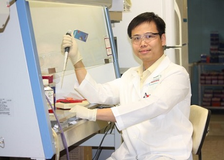  Tiến sĩ trẻ tuổi Phan Minh Liêm trở thành "hiện tượng Việt Nam" khi 4 lần được vinh danh trên bức tường danh dự của Viện Ung thư MD Anderson danh tiếng hàng đầu thế giới.