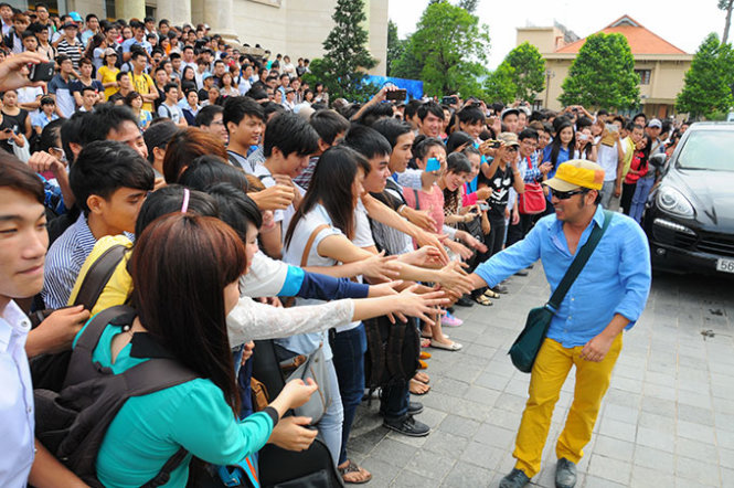 Vietnam Idol là một trong những chương trình tìm kiếm tài năng ca hát thu hút đông đảo thí sinh cả nước tham gia. Trong ảnh: các thí sinh trước buổi đăng ký thử giọng Vietnam Idol vào tháng 10-2013 - Ảnh: T.T.D.