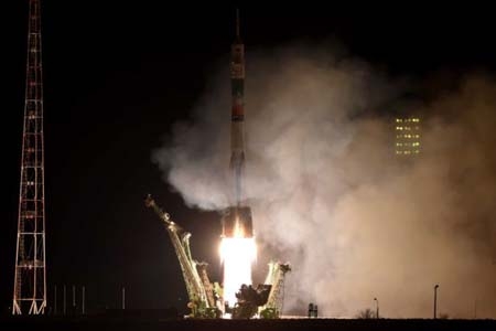 Phi thuyền Soyuz khởi hành từ bãi phóng tại sân bay vũ trụ Baikonur ở Kazakhstan.