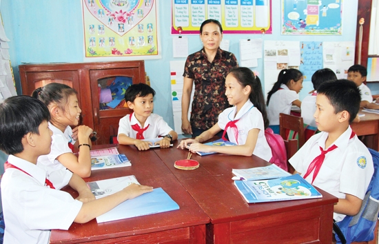 Giờ học theo mô hình trường học mới của HS lớp 5A, Trường Tiểu học Phổ Ninh (Đức Phổ).   