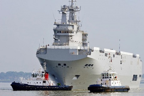  Chiến hạm Mistral rời cảng ngày 16/3 (Ảnh: AFP)