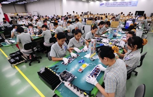 Samsung mong muốn tìm kiếm nhiều nhân tài để thực hiện việc mở rộng sản xuất (Trong ảnh: Công nhân làm việc tại nhà máy của Tập đoàn Samsung tại Việt Nam)