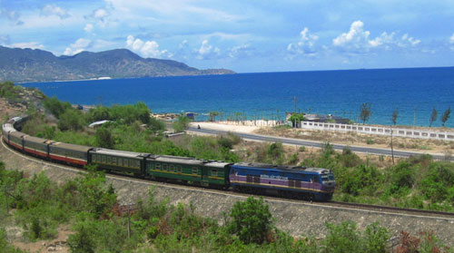 Đường sắt là phương tiện chủ lực của ngành GT-VT trong vận chuyển hành khách và hàng hóa.
