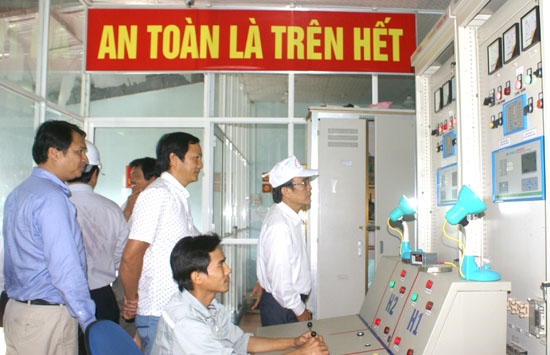 Vận hành phát điện tại Nhà máy thủy điện Sông Riềng (Tây Trà).