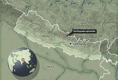  Bản đồ cho thấy dãy Himalaya của Nepal tọa lạc gần biên giới giữa Ấn Độ và phần còn lại của châu Á, nơi 2 mảng kiến tạo đang dịch chuyển về phía nhau. Ảnh: Daily Mail