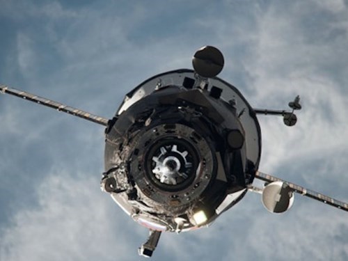 Tàu vũ trụ không người lái Progress M-27M của Nga, mất liên lạc khi thực hiện nhiệm vụ cung cấp hàng hóa cho trạm vũ trụ quốc tế (ISS), đã lao xuống bầu khí quyển trái đất vào hôm nay, 8/5.