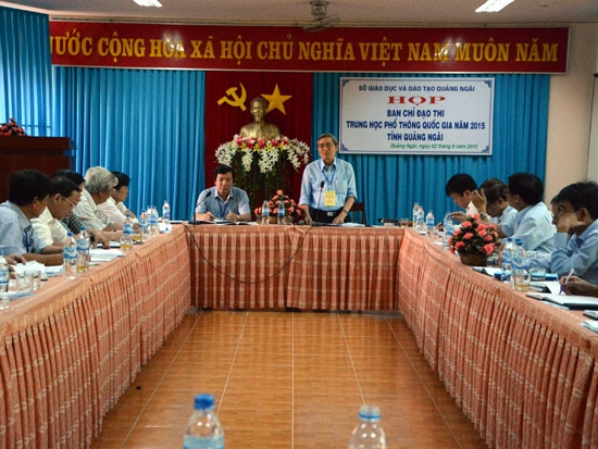 Phó Chủ tịch UBND tỉnh Lê Quang Thích phát biểu tại buổi làm việc.