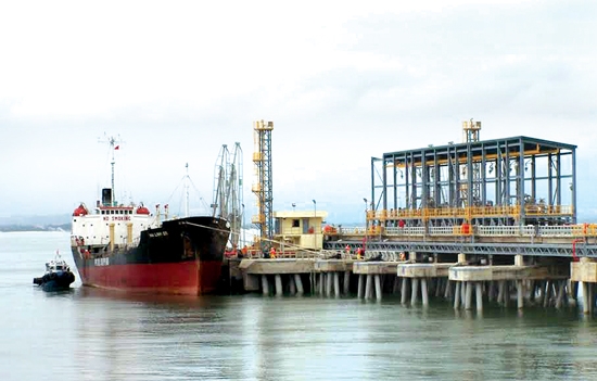 Cảng nước sâu Dung Quất đã và đang là lợi thế trong thu hút đầu tư vào Quảng Ngãi.