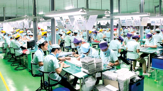 Công ty TNHH Điện tử Foster Quảng Ngãi là nhà đầu tư Nhật Bản đầu tiên hoạt động tại Quảng Ngãi, hiện giải quyết việc làm cho hơn 3.000 lao động.