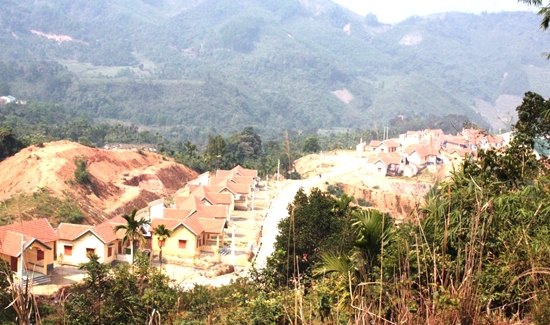 Một góc khu tái định cư xã Sơn Long, huyện Sơn Tây.                                    Ảnh: B.S