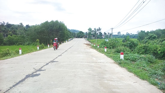 Giao thông nông thôn ở Long Sơn ngày càng được kiên cố.
