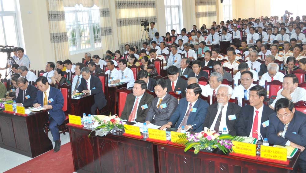 Các đồng chí lãnh đạo tỉnh và đại biểu dự đại hội.