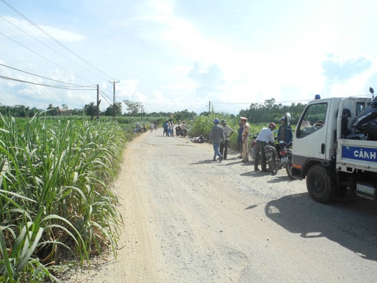    Hiện trường vụ tai nạn giao thông tại xã Bình Trung, huyện Bình Sơn.