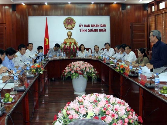 Phó Chủ tịch Thường trực UBND tỉnh Lê Quang Thích phát biểu tại buổi làm việc.