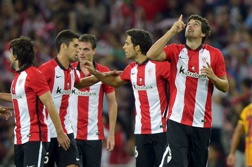 Các cầu thủ Athletic Bilbao ăn mừng bàn thắng vào lưới Barcelona - Ảnh: Reuters