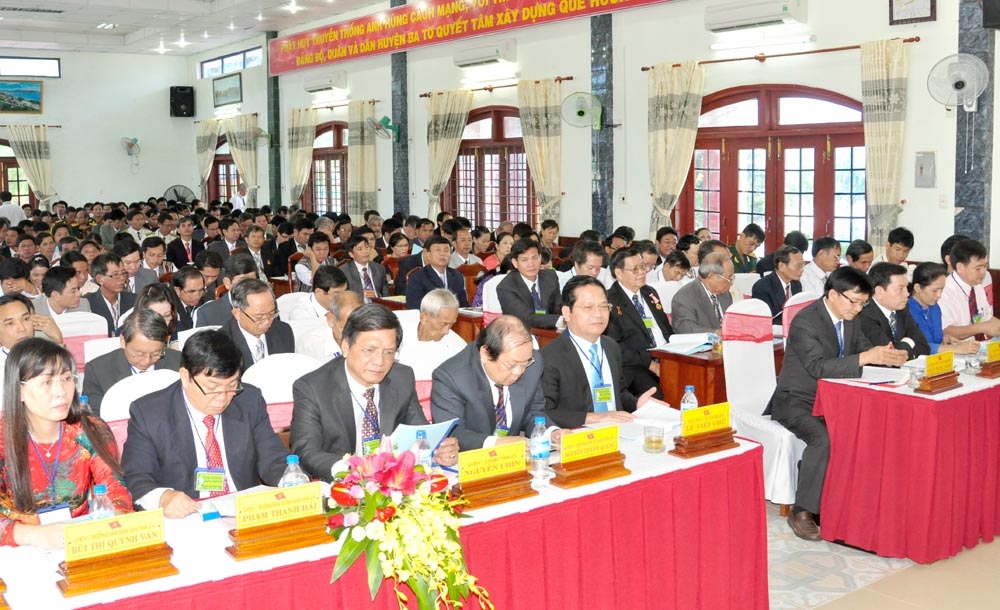 Các đồng chí lãnh đạo tỉnh và đại biểu tham dự đại hội