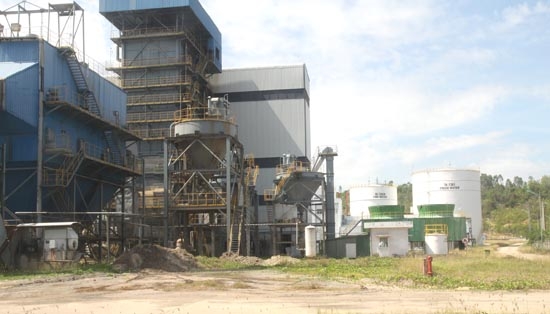 Khung cảnh hoang vắng bên trong Nhà máy Bio- Ethanol Dung Quất sau thời gian dài ngừng sản xuất.