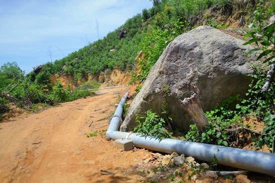 Công trình cấp nước tưới sản xuất nông nghiệp được đầu tư trên thác Vực Bà.     