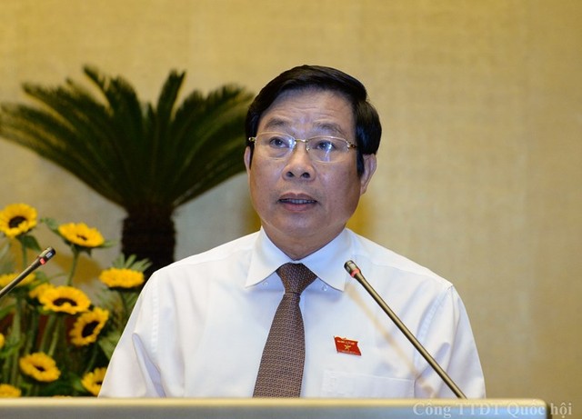 Bộ trưởng Thông tin - Tuyền thông Nguyễn Bắc Son tại Quốc hội.