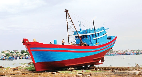 HTX Sửa chữa và đóng mới tàu thuyền Cổ Lũy đóng tàu mới cho ngư dân Lý Sơn vươn ra khơi xa đánh bắt xa bờ.