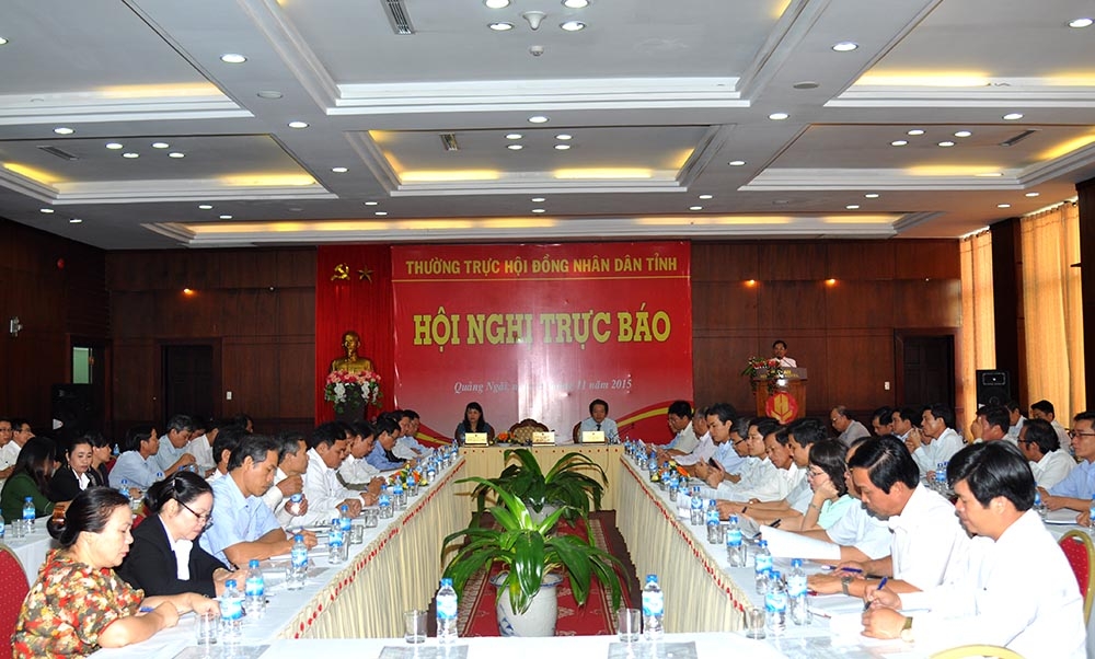 Bí thư Tỉnh ủy, Chủ tịch HĐND Lê Viết Chữ phát biểu tại hội nghị.