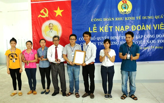Công đoàn KKT Dung Quất thành lập CĐCS Công ty TNHH King Riches Việt Nam. Ảnh: BS