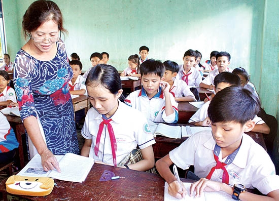 Thầy và trò Trường THCS Huỳnh Thúc Kháng nỗ lực trong việc dạy và học, góp phần nâng cao chất lượng GD&ĐT huyện nhà.