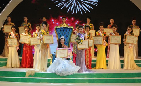  Kết thúc Cuộc thi, danh hiệu Người đẹp xứ Trà 2015 đã được trao cho thí sinh Đào Thị Minh Ngọc, mang số báo danh 368. (Ảnh: Trường Sơn/Báo Thái Nguyên).