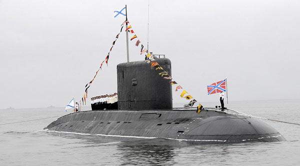 Một tàu ngầm hiện đại lớp Kilo cải tiến Rostov-on-Don. Ảnh: REUTERS