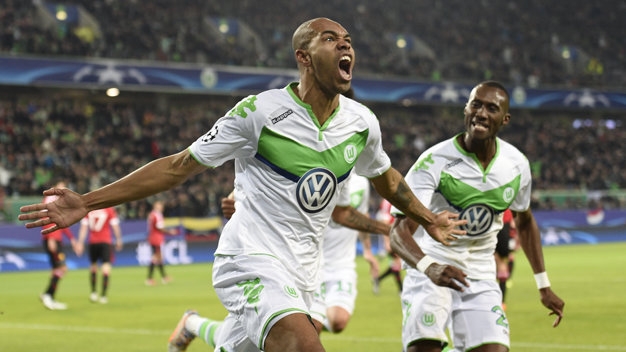 Naldo - người hùng của Wolfsburg trong chiến thắng trước M.U. Ảnh: Reuters