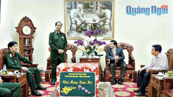   Trung tướng Trần Quang Phương chúc Tết lãnh đạo tỉnh.