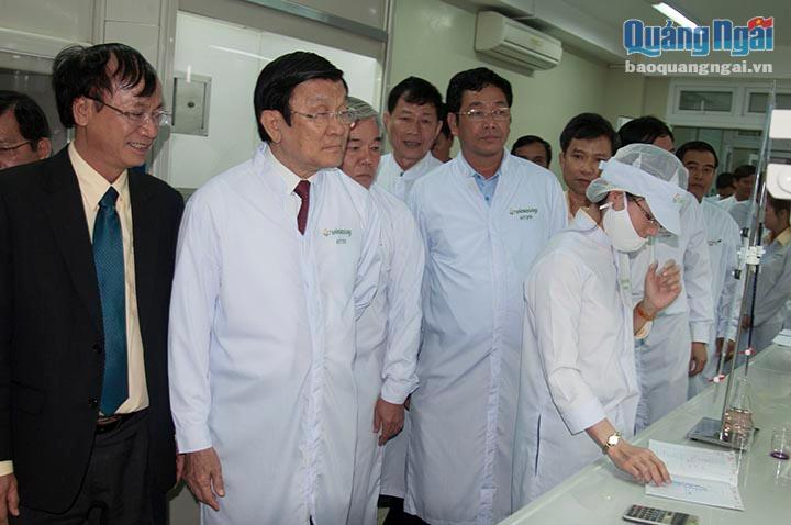 Chủ tịch nước Trương Tấn Sang thăm trung tâm nghiên cứu đậu nành của Công ty cổ phần Đường Quảng Ngãi