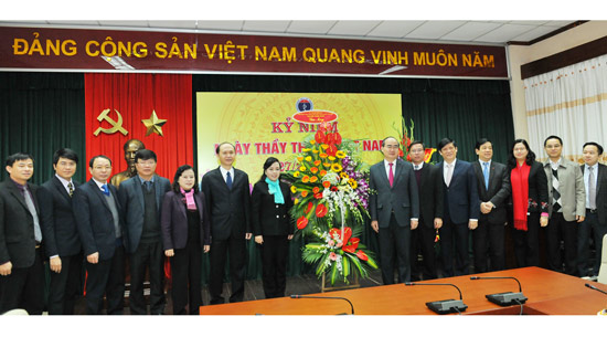 Đoàn cán bộ Ủy ban Trung ương MTTQ VN chúc mừng Bộ Y tế nhân ngày Thầy thuốc Việt Nam 27-2