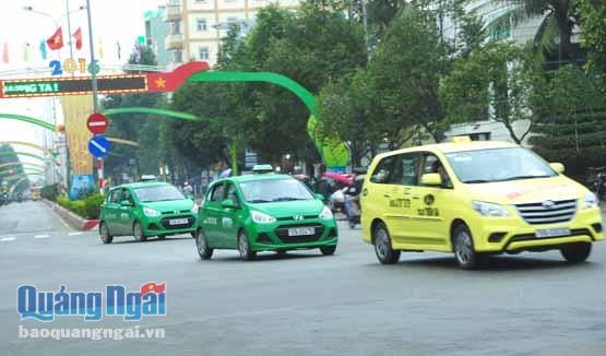 Cước vận tải giảm nhỏ giọt, ảnh hưởng đến quyền lợi của người tiêu dùng, nhất là mức giảm chiếu lệ của các hãng taxi trên địa bàn tỉnh.