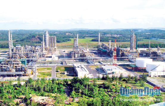 Nhà máy Lọc dầu Dung Quất là biểu tượng của ngành công nghiệp Việt Nam.    