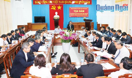 Đồng chí Trương Quang Tưởng - Bí thư Đảng ủy Khối các cơ quan tỉnh phát biểu tại hội nghị.