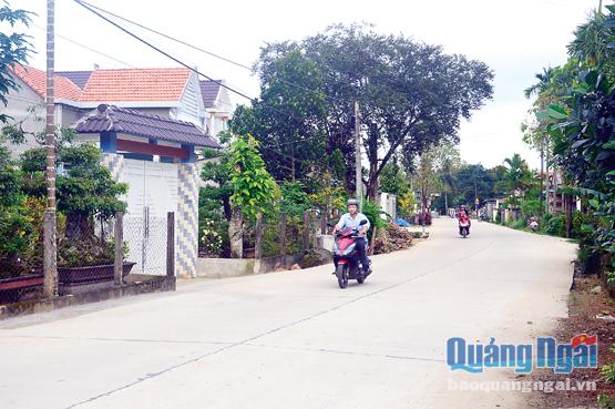 Hệ thống giao thông nông thôn ở xã Hành Minh (Nghĩa Hành) đã tạo thuận lợi trong đi lại, giao thương.