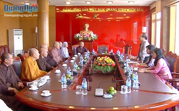 Phó Bí thư Thường trực Tỉnh ủy Nguyễn Thanh Quang đã chúc mừng Ban trị sự Phật giáo tỉnh Quảng Ngãi