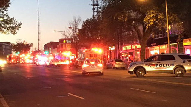Xe cứu hỏa và cảnh sát đậu bên ngoài ga Tenleytown ở thủ đô Washington tối ngày 23/4 (Ảnh: Twitter)