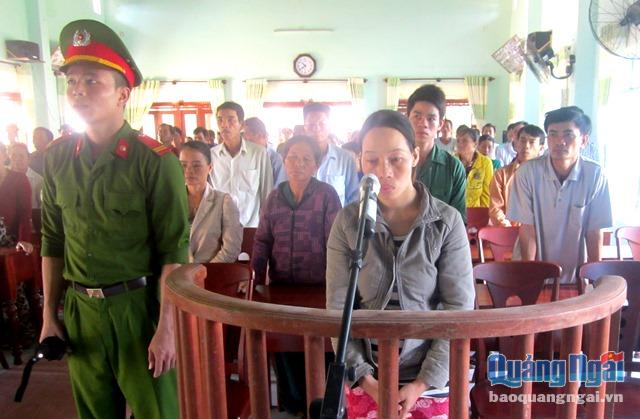 Bị cáo Nguyễn Thị Qui tại phiên tòa xét xử hành vi dùng điện bẫy chuột gây chết người