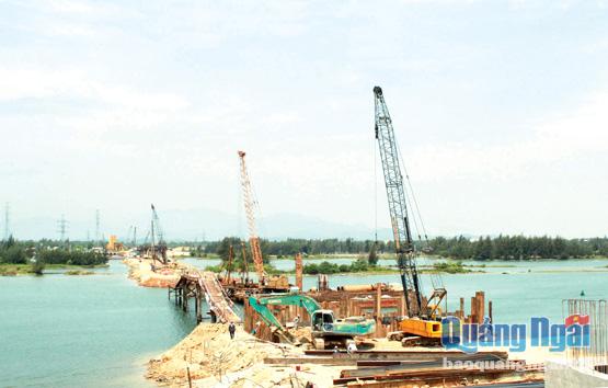 Dự án đường Trì Bình- Cảng Dung Quất thi công đạt trên 45%.   