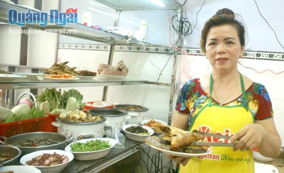 Cá biển có nguồn gốc rõ ràng được quán cơm Gốc Gòn - TP. Quảng Ngãi đưa lên bàn ăn phục vụ thực khách.