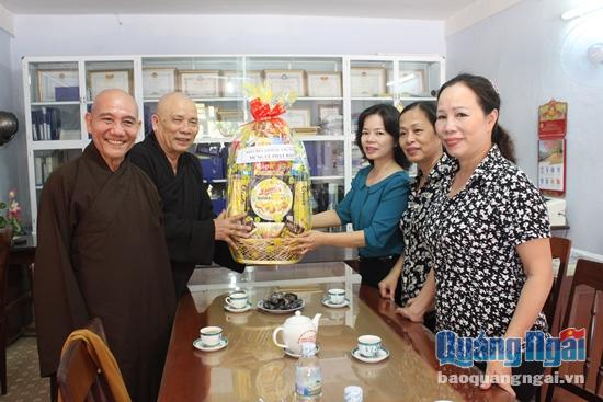 Thăm, chúc mừng Ban trị sự Giáo hội Phật giáo Việt Nam tỉnh nhân Đại lễ Phật đản PL 2560