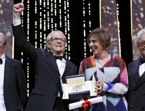 Đạo diễn Ken Loach nhận giải Cành cọ vàng tại LHP Cannes 69 Ảnh: CANNES